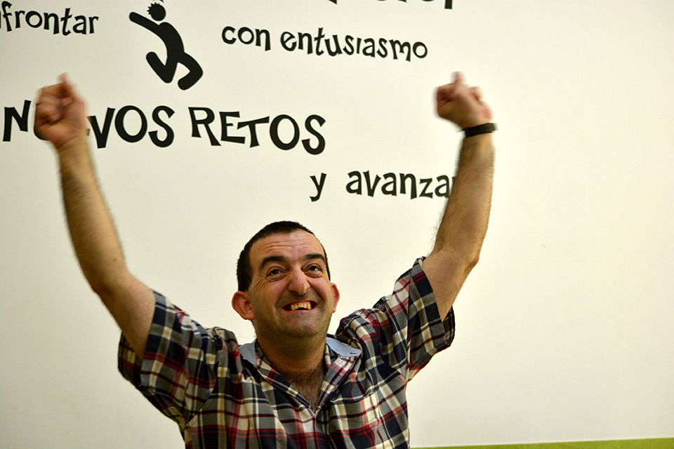 Rubén, miembro del equipo de entintado de Picogordo
